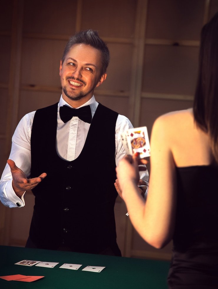 Tampilan antarmuka aplikasi mobile m777casino di layar ponsel Android